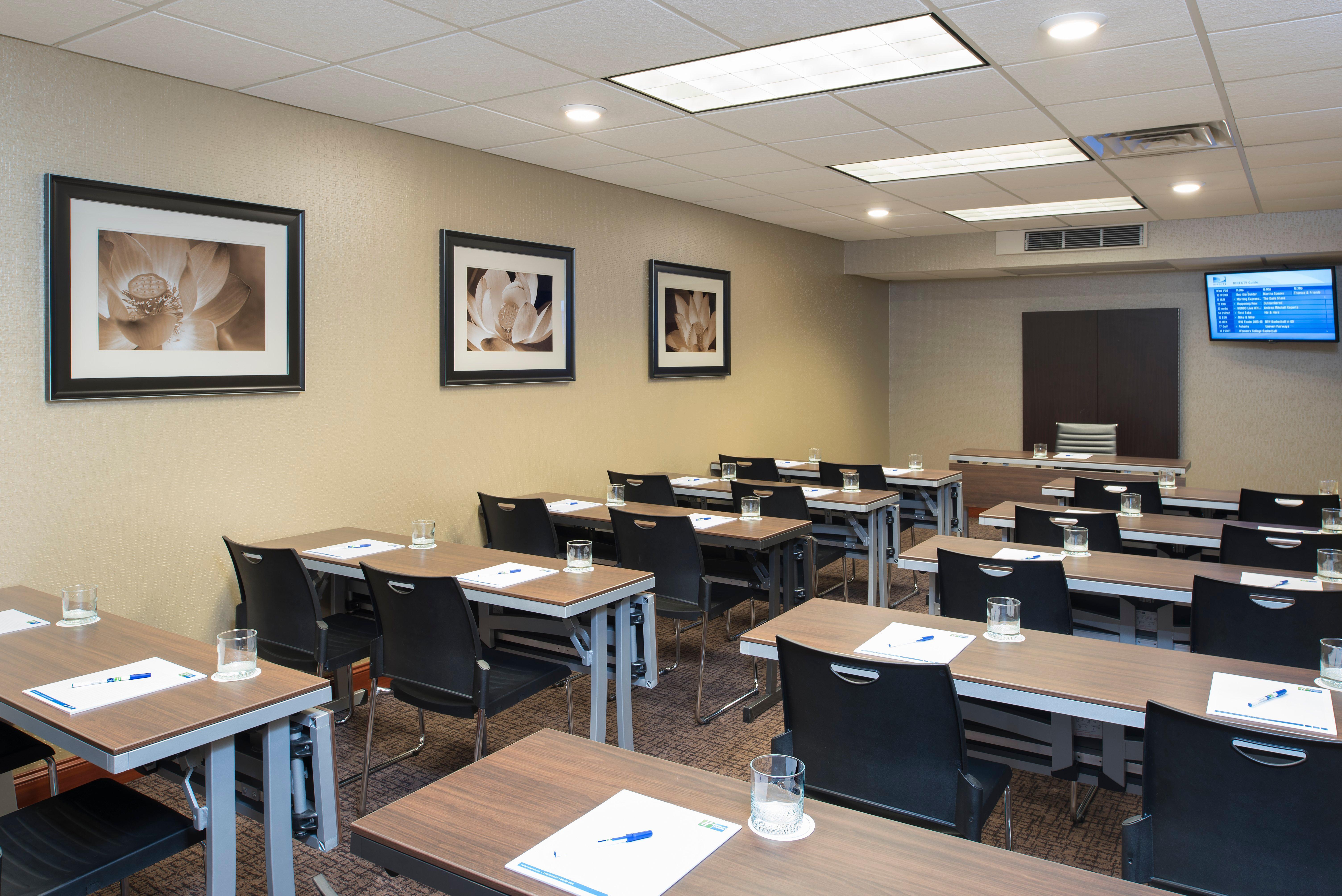 Holiday Inn Express Hotel & Suites Grand Rapids-North By Ihg Walker Bagian luar foto