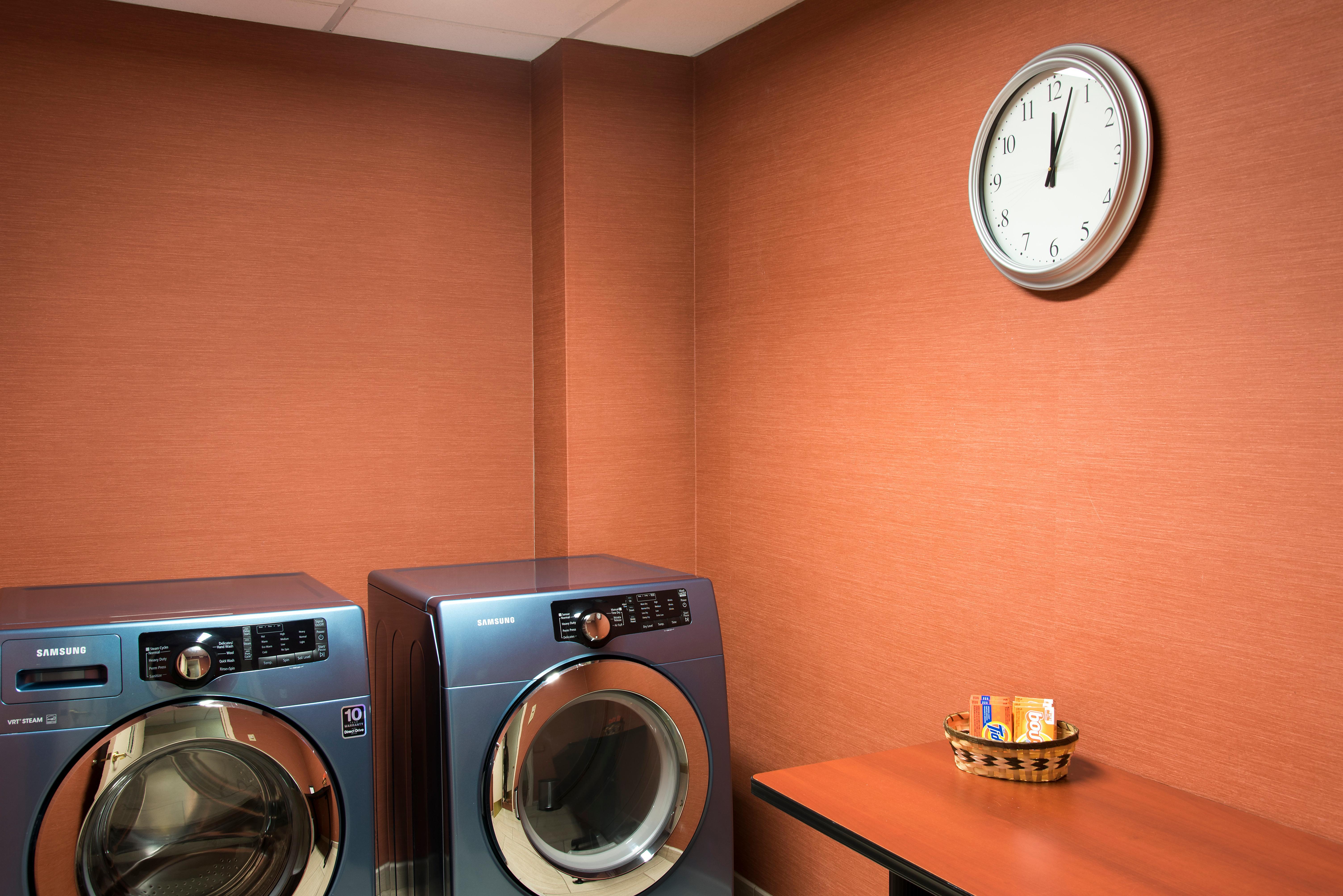 Holiday Inn Express Hotel & Suites Grand Rapids-North By Ihg Walker Bagian luar foto
