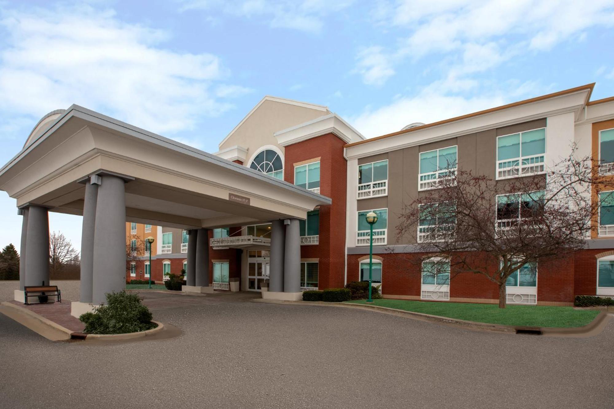 Holiday Inn Express Hotel & Suites Grand Rapids-North By Ihg Walker Bagian luar foto