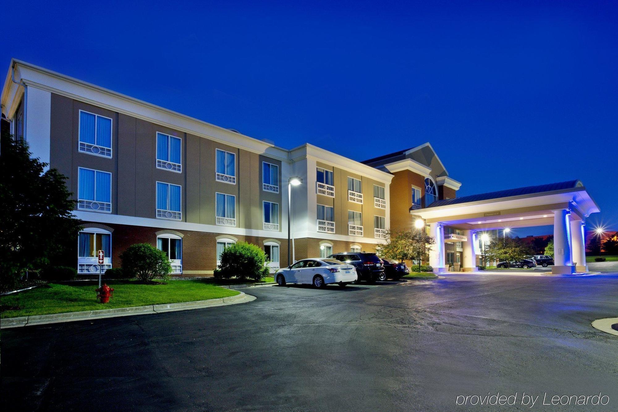 Holiday Inn Express Hotel & Suites Grand Rapids-North By Ihg Walker Bagian luar foto