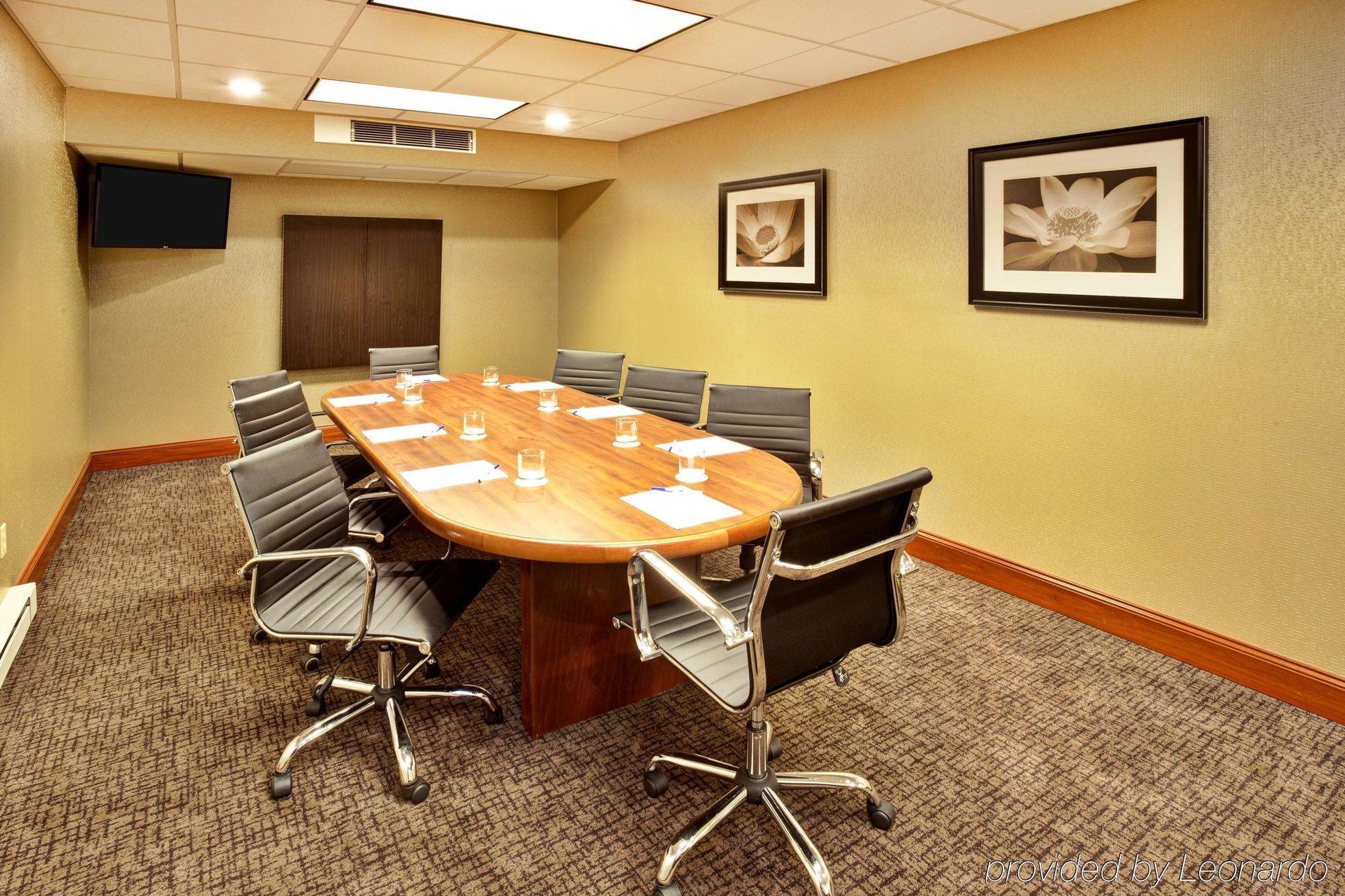 Holiday Inn Express Hotel & Suites Grand Rapids-North By Ihg Walker Bagian luar foto