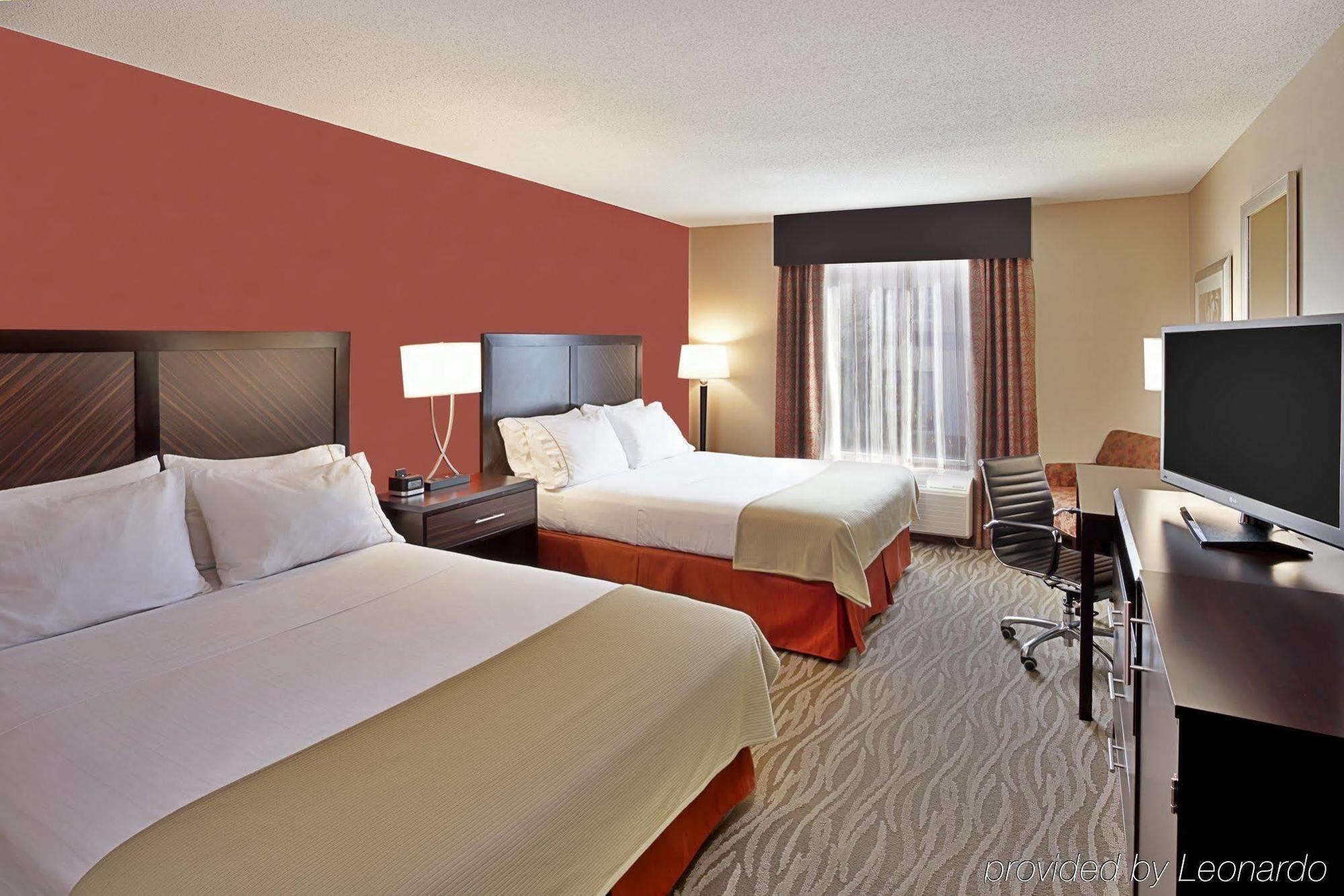 Holiday Inn Express Hotel & Suites Grand Rapids-North By Ihg Walker Bagian luar foto